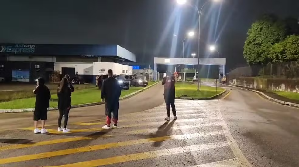 巴拉纳竞技降级，俱乐部&amp;警方误导球迷助球员“安全跑路”