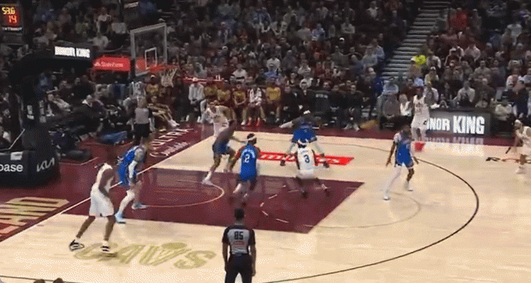 尼昂近在咫尺的空篮没上进！😅美媒调侃：这家伙怎么进NBA的